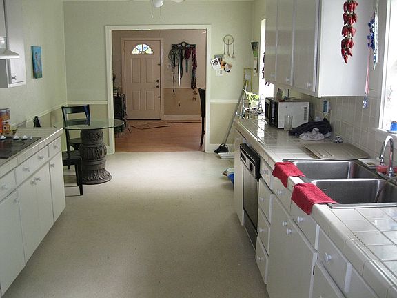 5th image of 205 Martha St