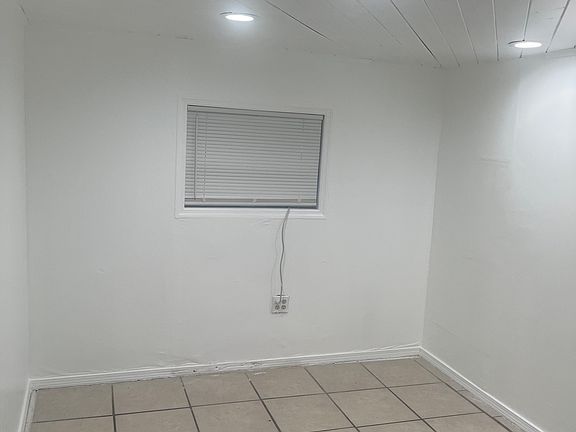3rd image of 2846 SW 32nd Ave #B