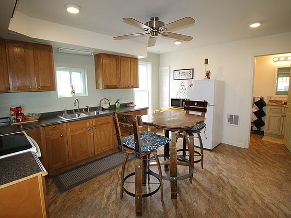 3rd image of 109 11th St