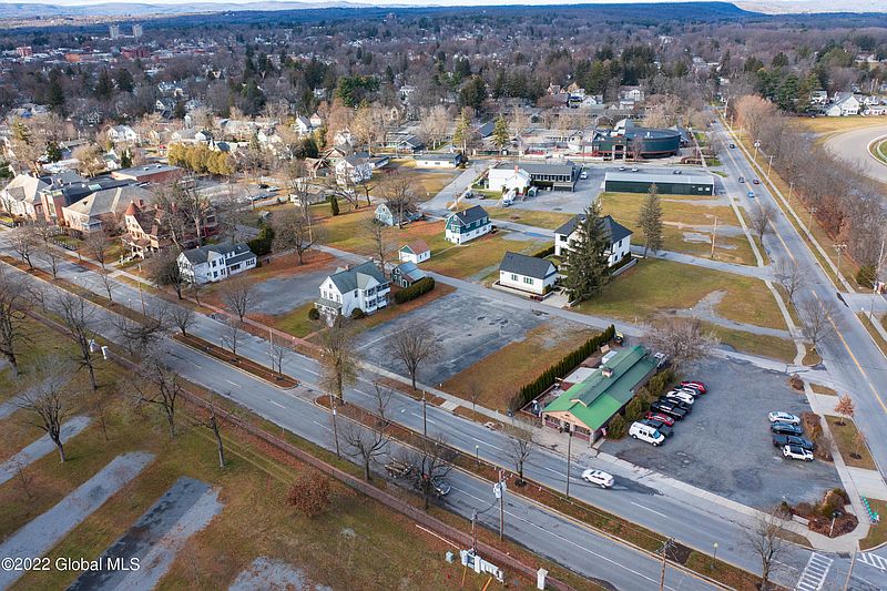 4th image of 231 Union Ave