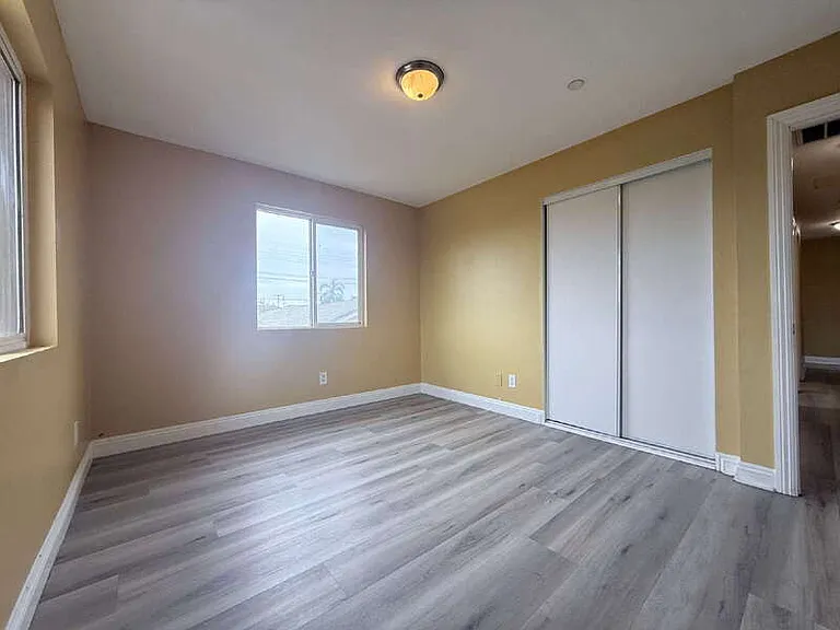 9011 Orchard Ave — Photo 12