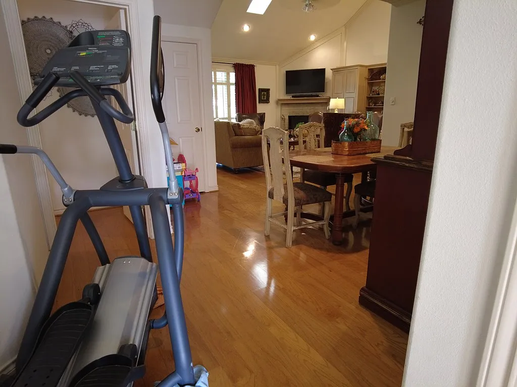 3 bed, 2.5 bath, 1992 sqft, $2,200 — Photo 3