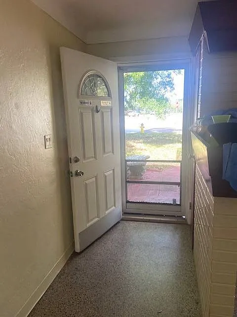 2 bed, 1.0 bath, $1,900 — Photo 4