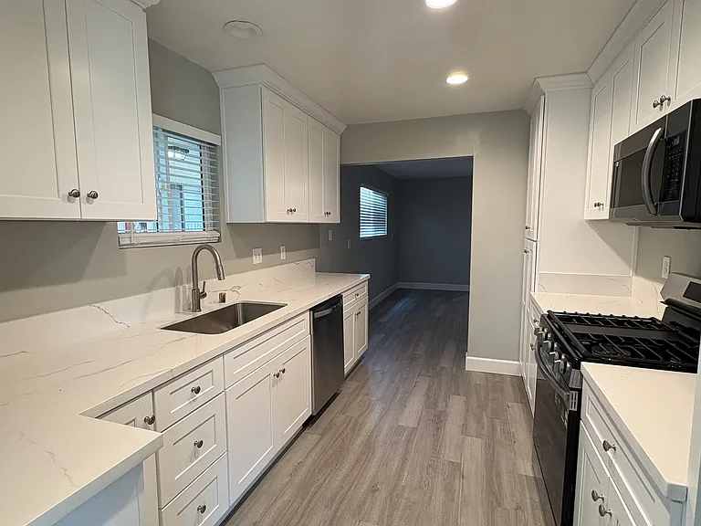 527 N Alameda Ave — Photo 11