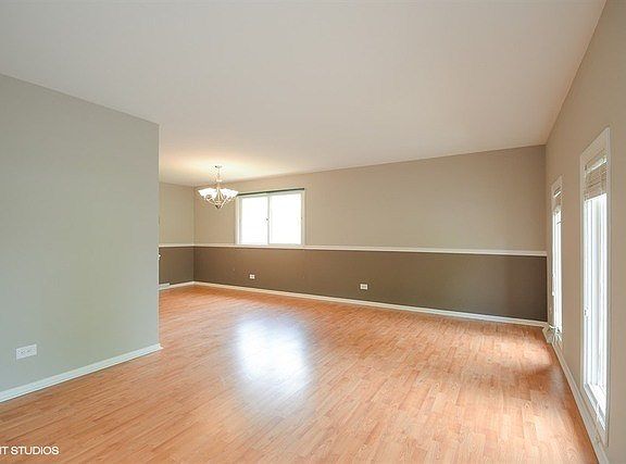5th image of 19401 Oakwood Ave