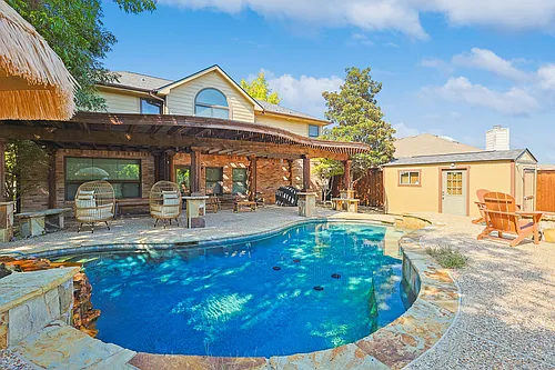 1088 Pondview Dr Photo 1