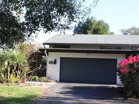 3rd image of 10 Canterbury Dr