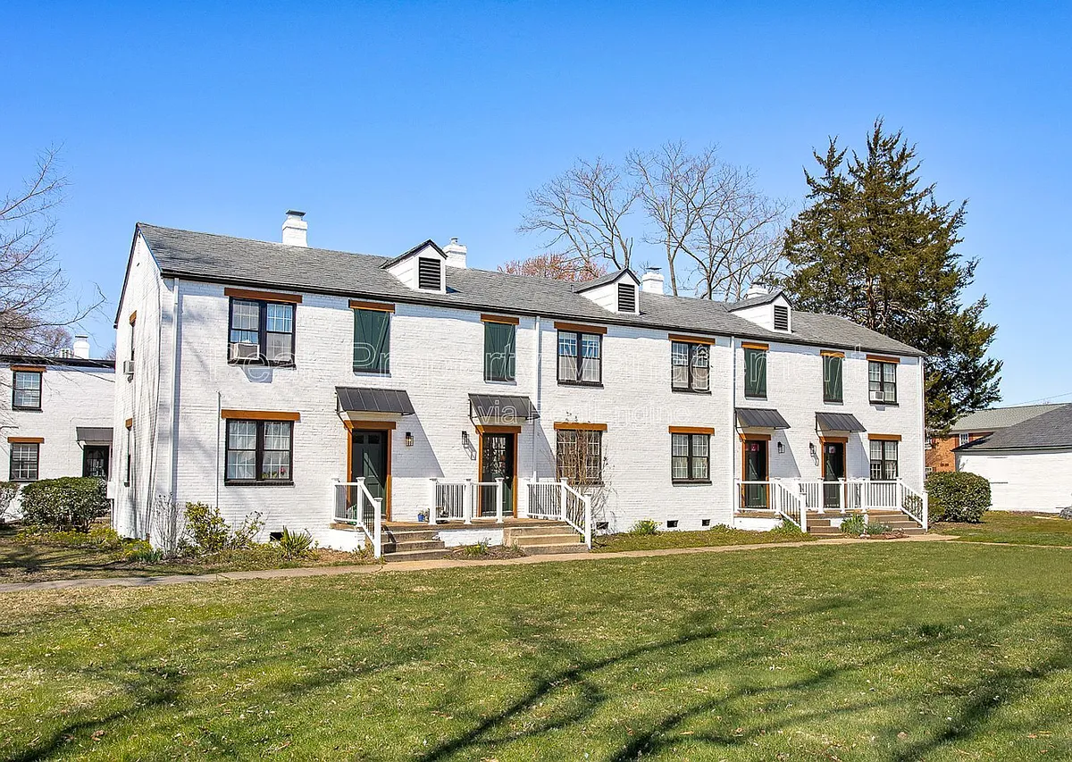 Building Photo - 402 S Center St #1