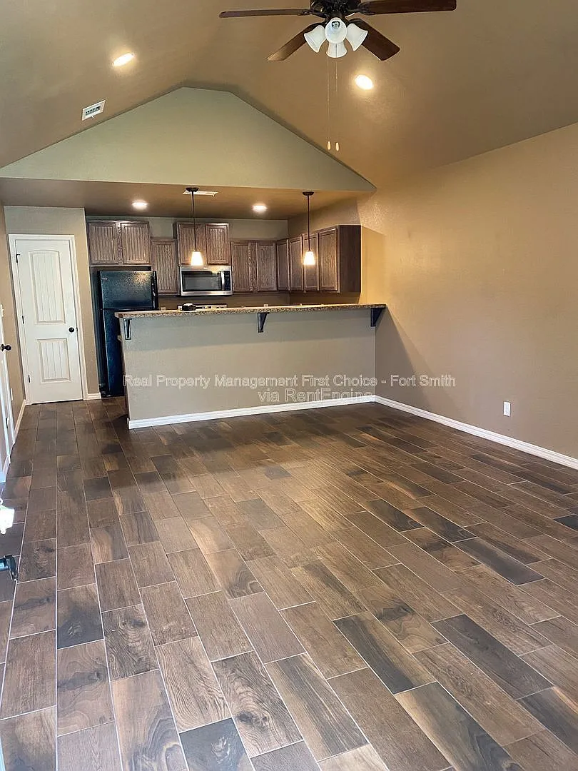 2 bed, 2.0 bath, 927 sqft, $1,000 — Photo 3