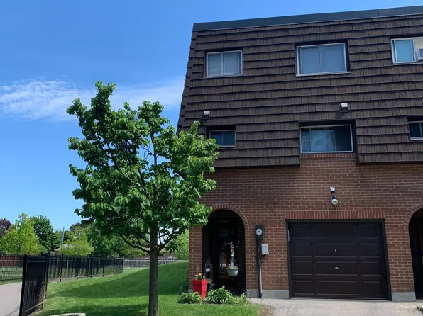 100 Darras Ct #74, Brampton, ON L6T 1W7
