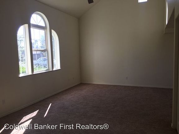 4th image of 1823 Pleasant St