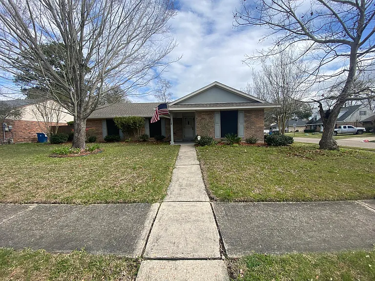 124 Castle Row — Photo 1
