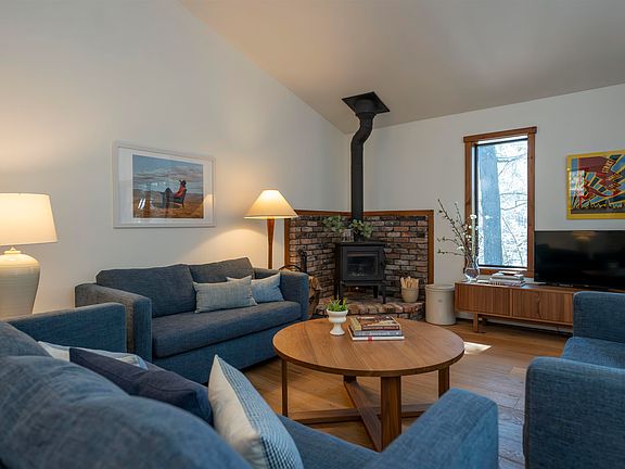 5th image of 1299 Quechee Main Street #B