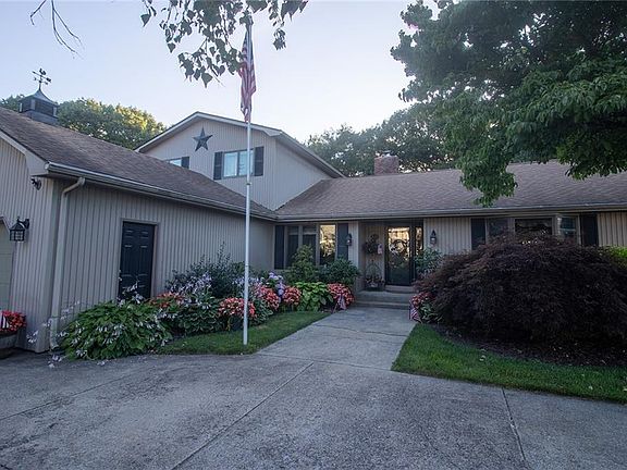 3rd image of 122 Elton Cir