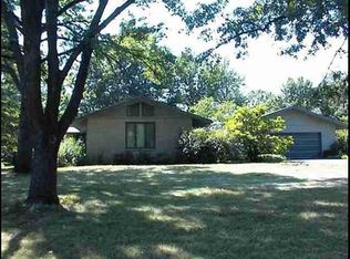 2011 SW Broadview Dr, Topeka, KS 66615