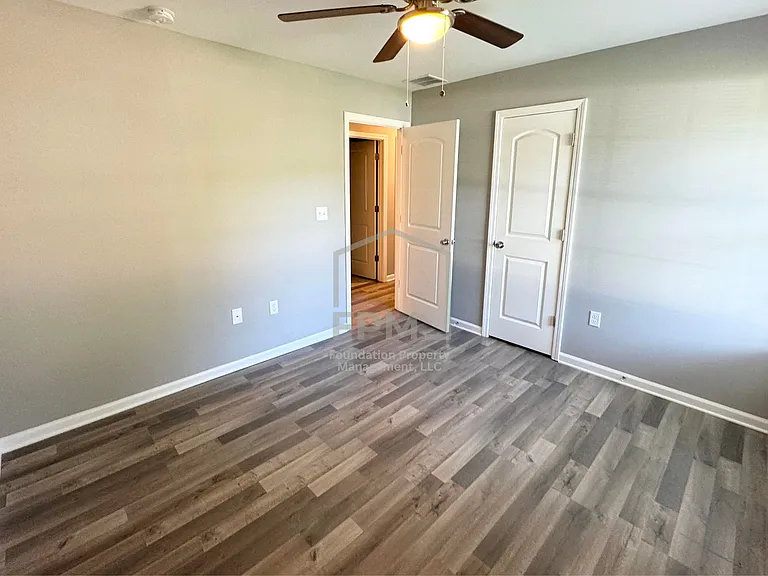 4428 Guildhall Dr — Photo 12
