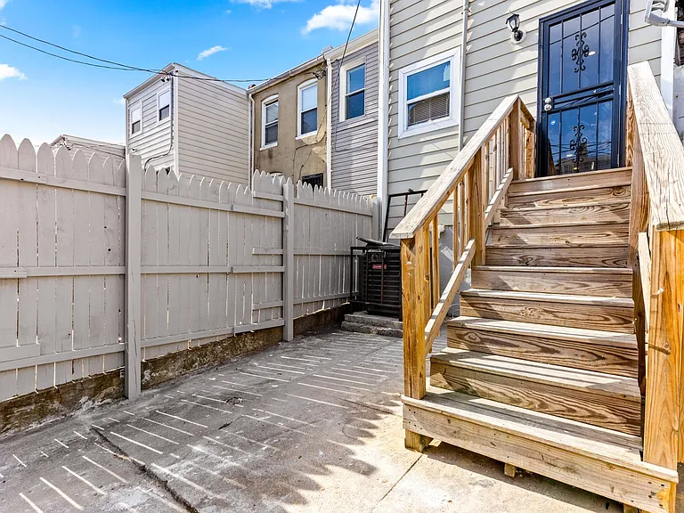 233 N Rose St — Photo 33