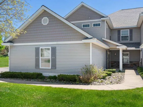 1477 Castle Dr, Petoskey, MI 49770