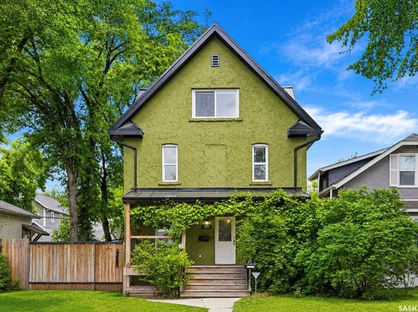 212 25th STREET W, Saskatoon, SK S7L 0C4