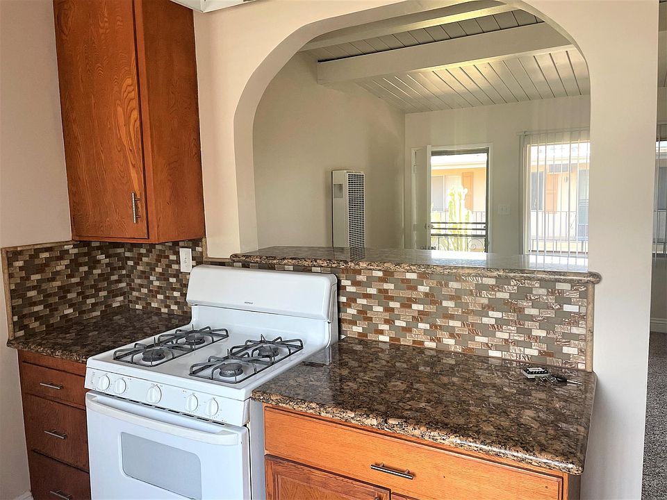 1st image of 850 S Rosemead Blvd APT 10