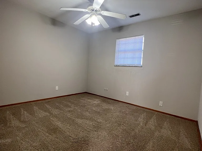 1123 Express Dr #3 — Photo 10