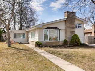 2547 Fontana Dr, Glenview, IL