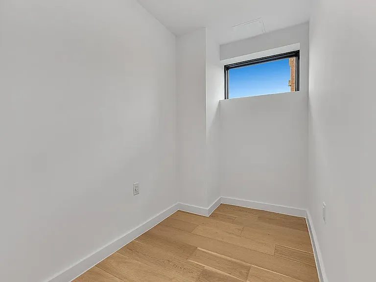 21-08 31st St #3F — Photo 9