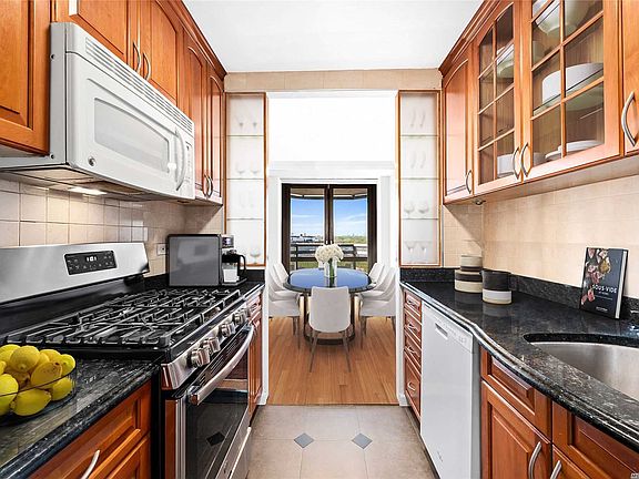 4th image of 112-01 Queens Blvd #11G