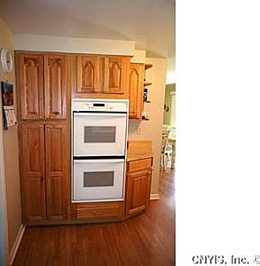 3rd image of 609 E Genesee St