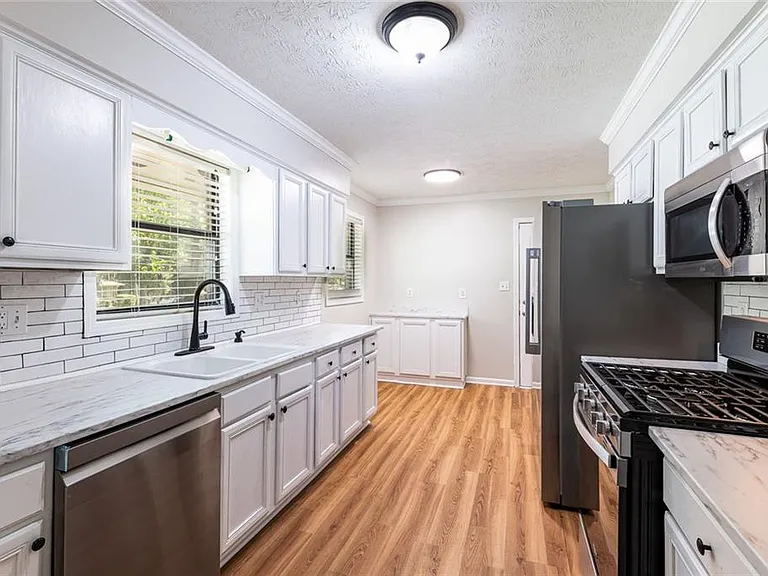 1947 Farris Dr — Photo 4