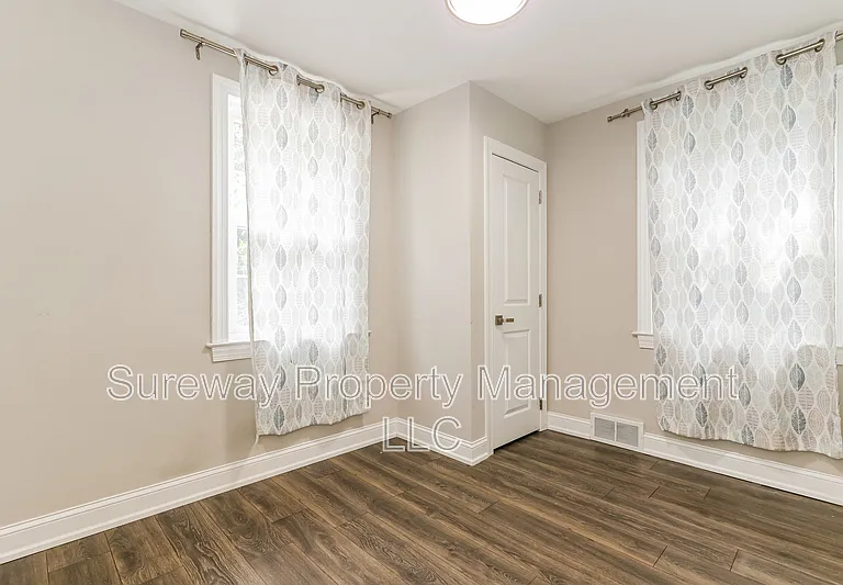 350 Larchwood Rd — Photo 12