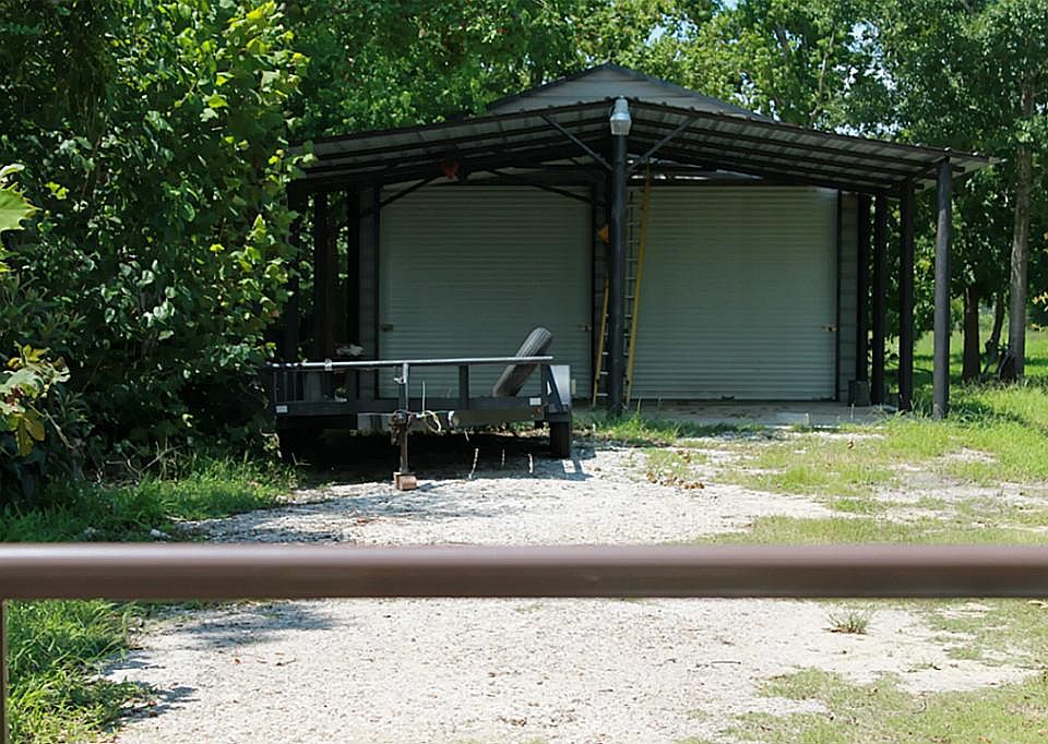 1st image of 3428 Helen Dr