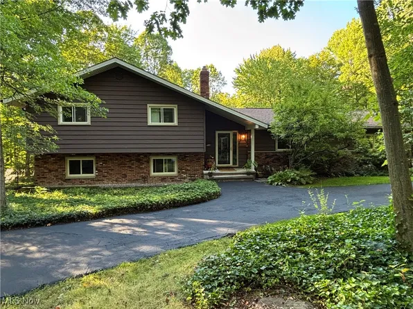 7473 Shadowbrook Dr, Kirtland, OH 44094