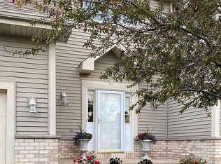 1084 Quinlan Dr, Pewaukee, WI 53072