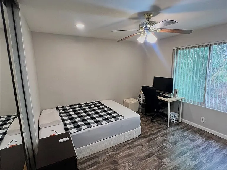 626 Bridgeport Cir #6 — Photo 4