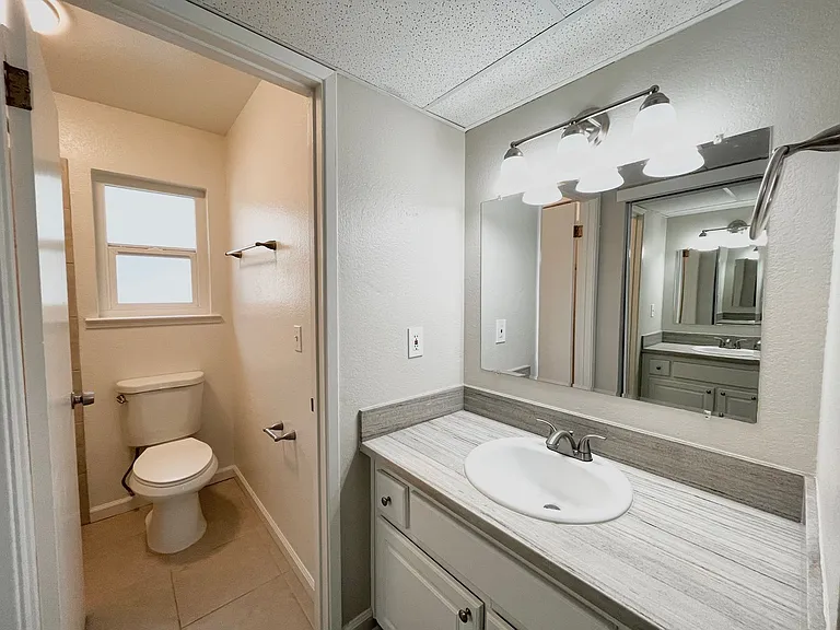 1711 Q Street — Photo 8