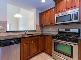 3 Cross St PH 402, Suffern, NY 10901