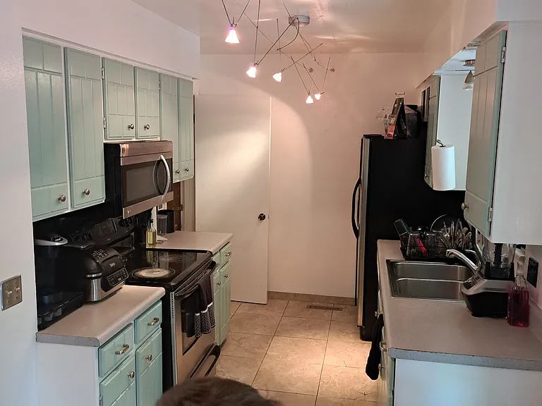 975 McIntire St — Photo 5