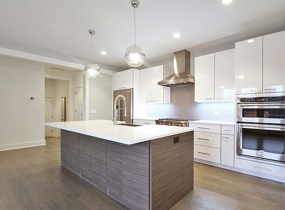 5th image of 8103 Floral Ave