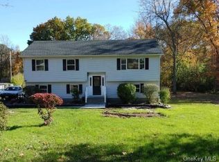 542 Riley Rd, New Windsor, NY 12553