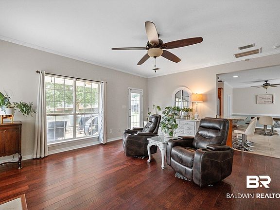 5th image of 9252 Greenleaf Dr