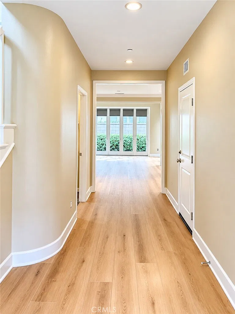 3 bed, 2.5 bath, 1907 sqft, $4,950 — Photo 2