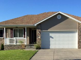 5833 Chatsworth Ln, Lincoln, NE 68516