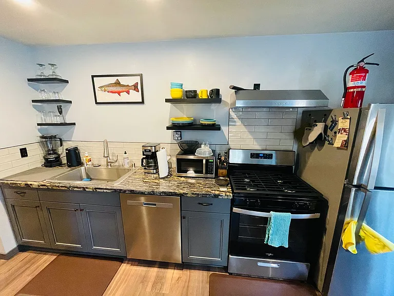 2224 Helen Ave — Photo 6