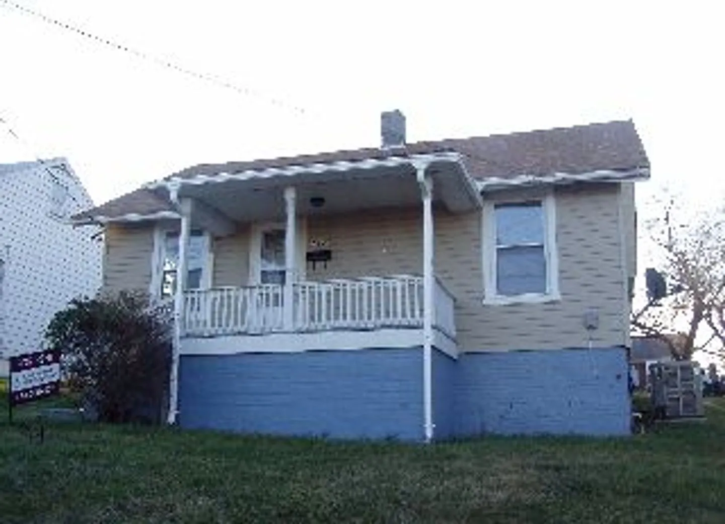 One Level 2 Bedroom House — Photo 1