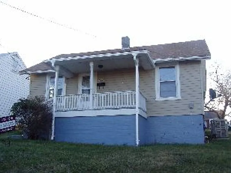 1926 Seabury Ave — Photo 1