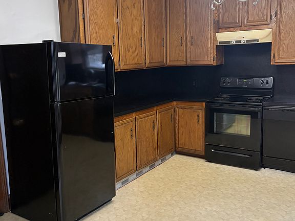 4th image of 28 Peck St #1