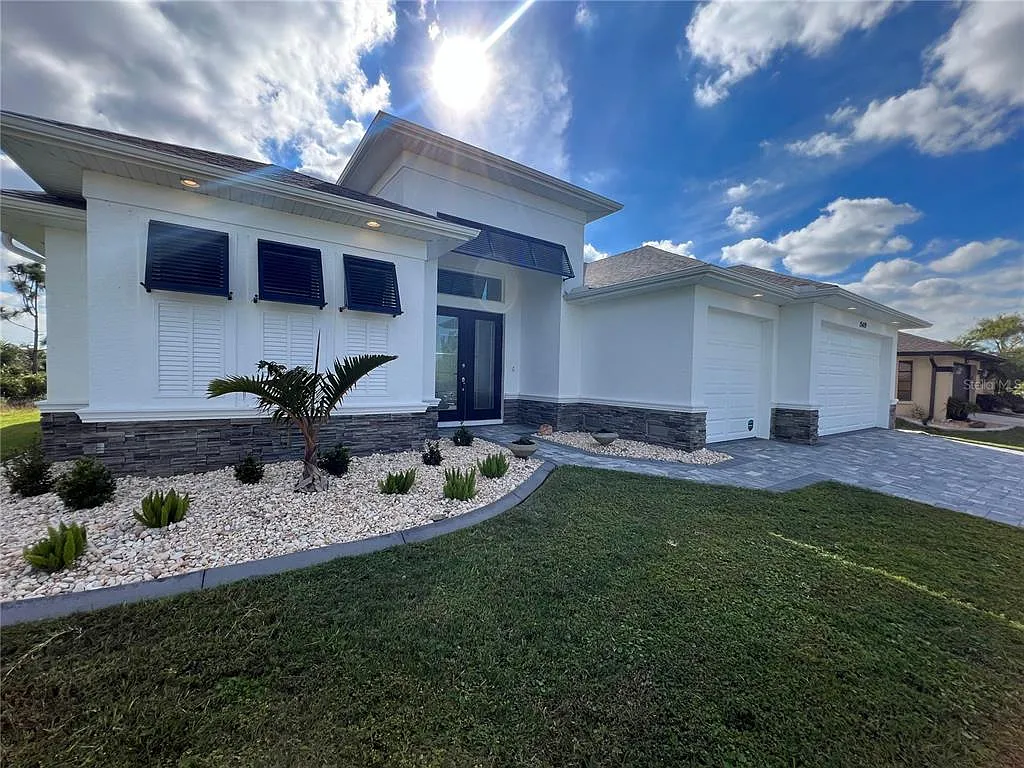 3 bed, 2.0 bath, 1756 sqft, $4,500 — Photo 1