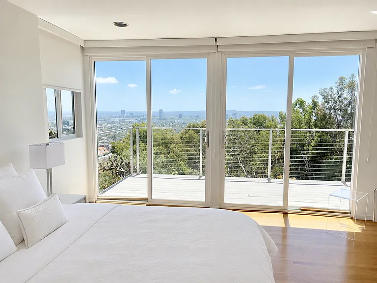 8376 Hollywood Blvd — Photo 35