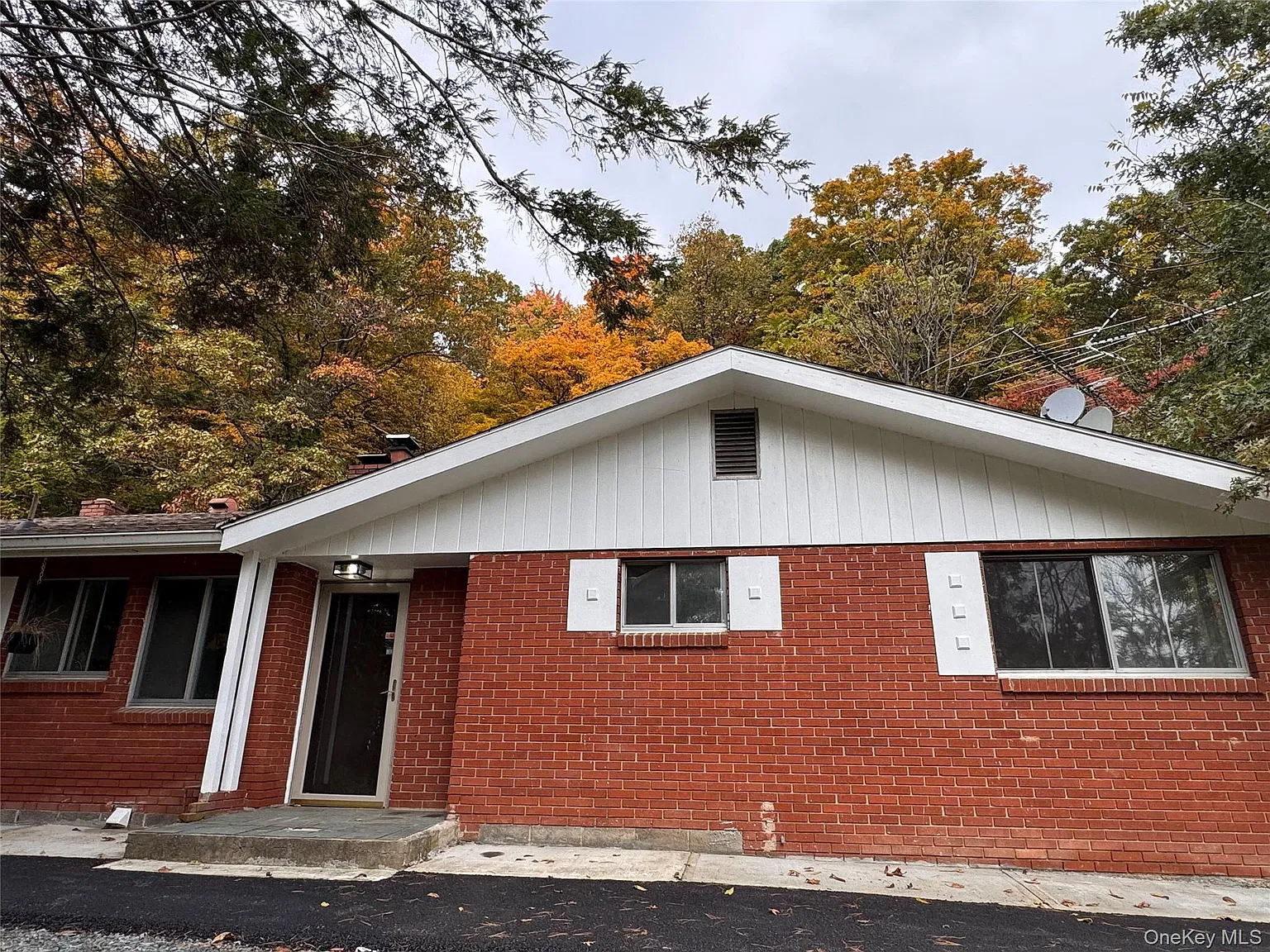3 bed, 2.0 bath, 2432 sqft, $2,800 — Photo 3